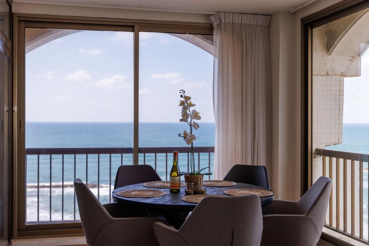 Apartment The Blue Lagoon With Pool On The